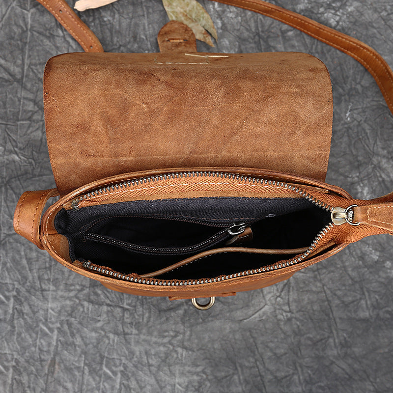 Li Ji | Original handmade genuine leather | Vintage original leather embossed ボス first layer cowhide small bag No. 0950 