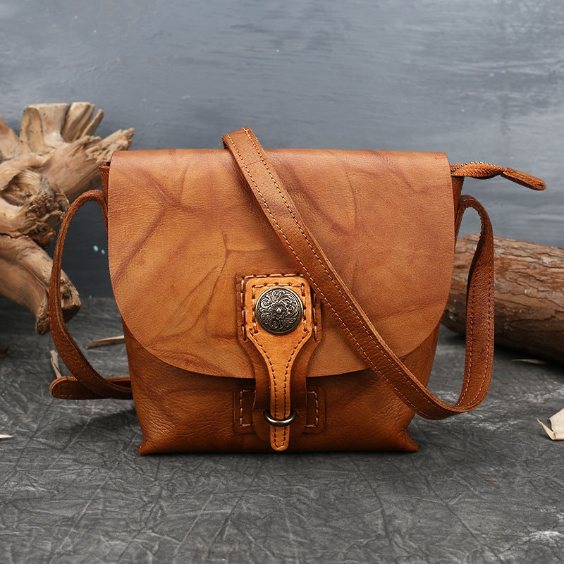 Li Ji | Original handmade genuine leather | Vintage original leather embossed ボス first layer cowhide small bag No. 0950 