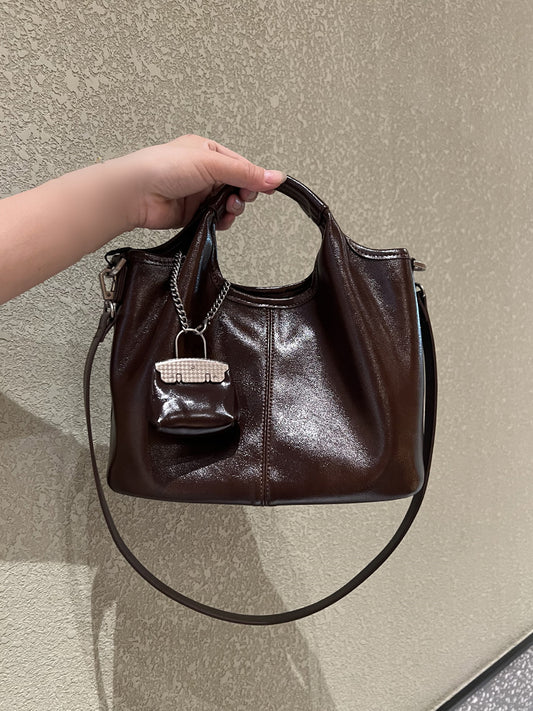 Li Ji | Original handmade genuine leather | Two-layer cowhide and free pendant ~ Soft leather armpit commuter bag No. 62588 