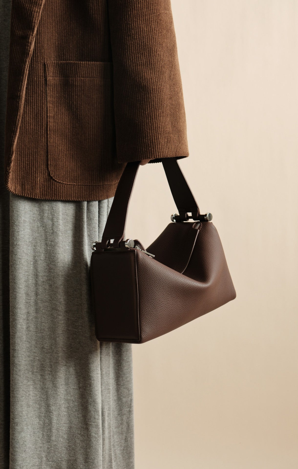 Li Ji | Original handmade leather | Soft Boston bag with elegant curves and texture No. 7165