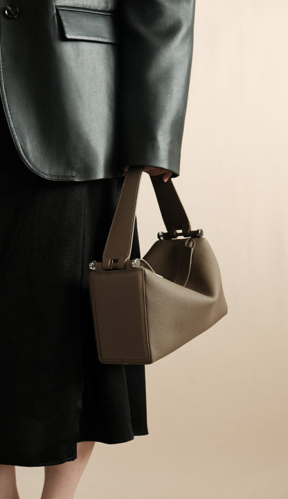 Li Ji | Original handmade leather | Soft Boston bag with elegant curves and texture No. 7165