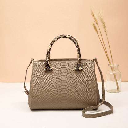 Li Ji | Original handmade genuine leather | Four-cornered and soft crocodile pattern handbag No. 8971 