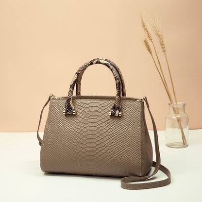 Li Ji | Original handmade genuine leather | Four-cornered and soft crocodile pattern handbag No. 8971 