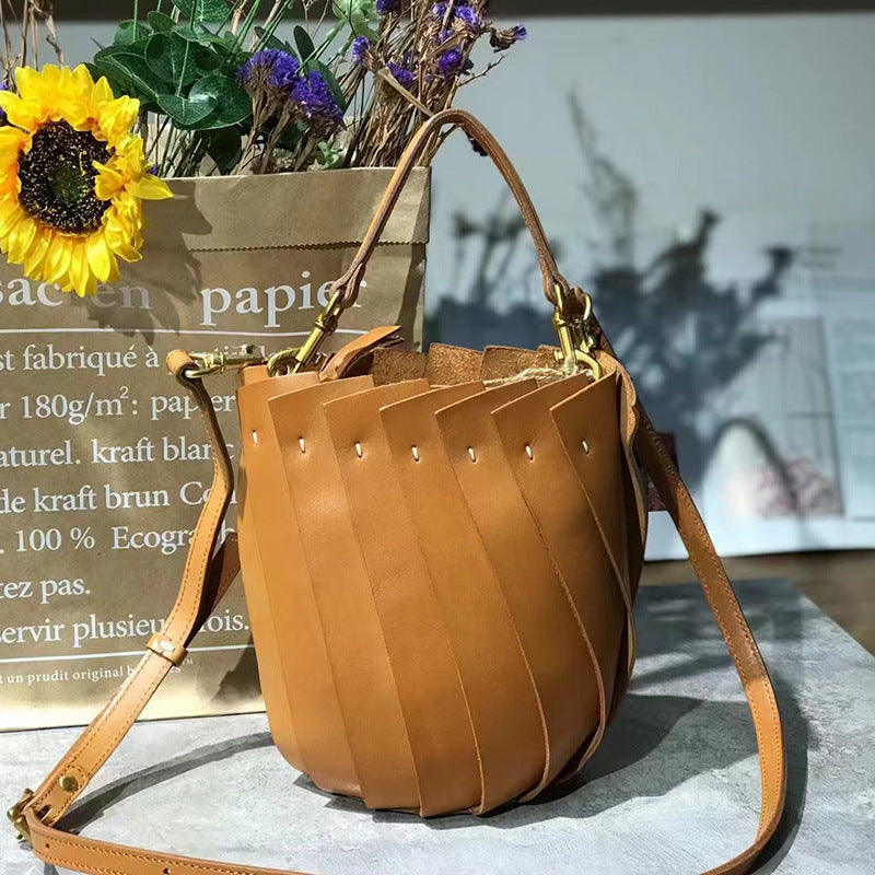 Li Ji | Original handmade genuine leather | Handmade り花のバス saddle stitching bucket bag No. D6009 