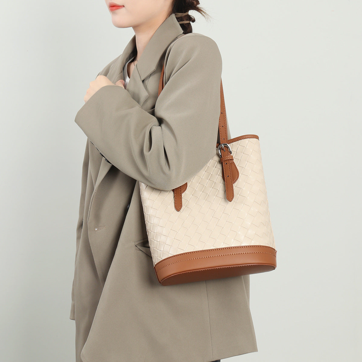 Li Ji | Original handmade leather | Simple shape, casual woven tote bag No. L2458 