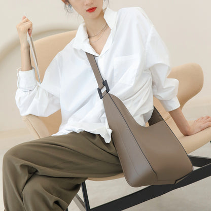 Li Ji | Original handmade genuine leather | Simple and elegant style solid color armpit bag cn1613 