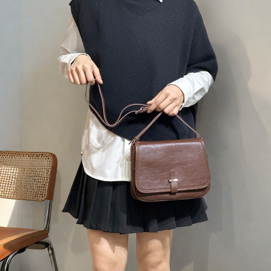 Li Ji | Original handmade genuine leather | Soft-touch vegetable tanned leather messenger bag No. 1131 