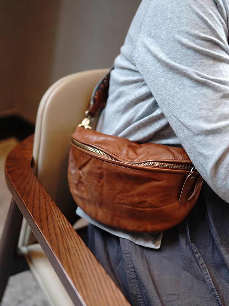 Li Ji | Original handmade leather | Washed wrinkled folk custom wide shoulder strap half yen saddle bag M1906 