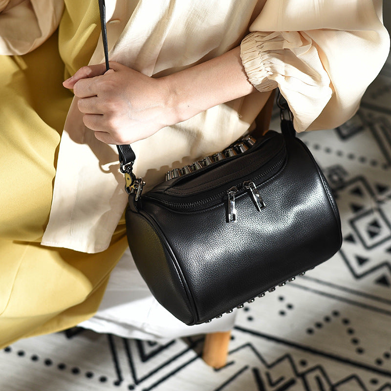 Li Ji | Original leather handmade | Riveted street style bone bag No. 285330 