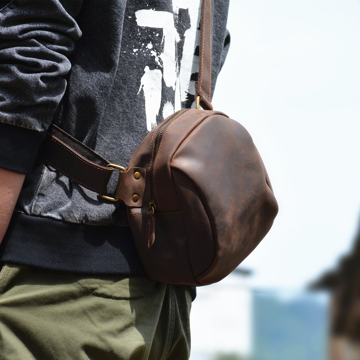 Li Ji | Original handmade leather | Motorcycle style cross-body bag No. 9902