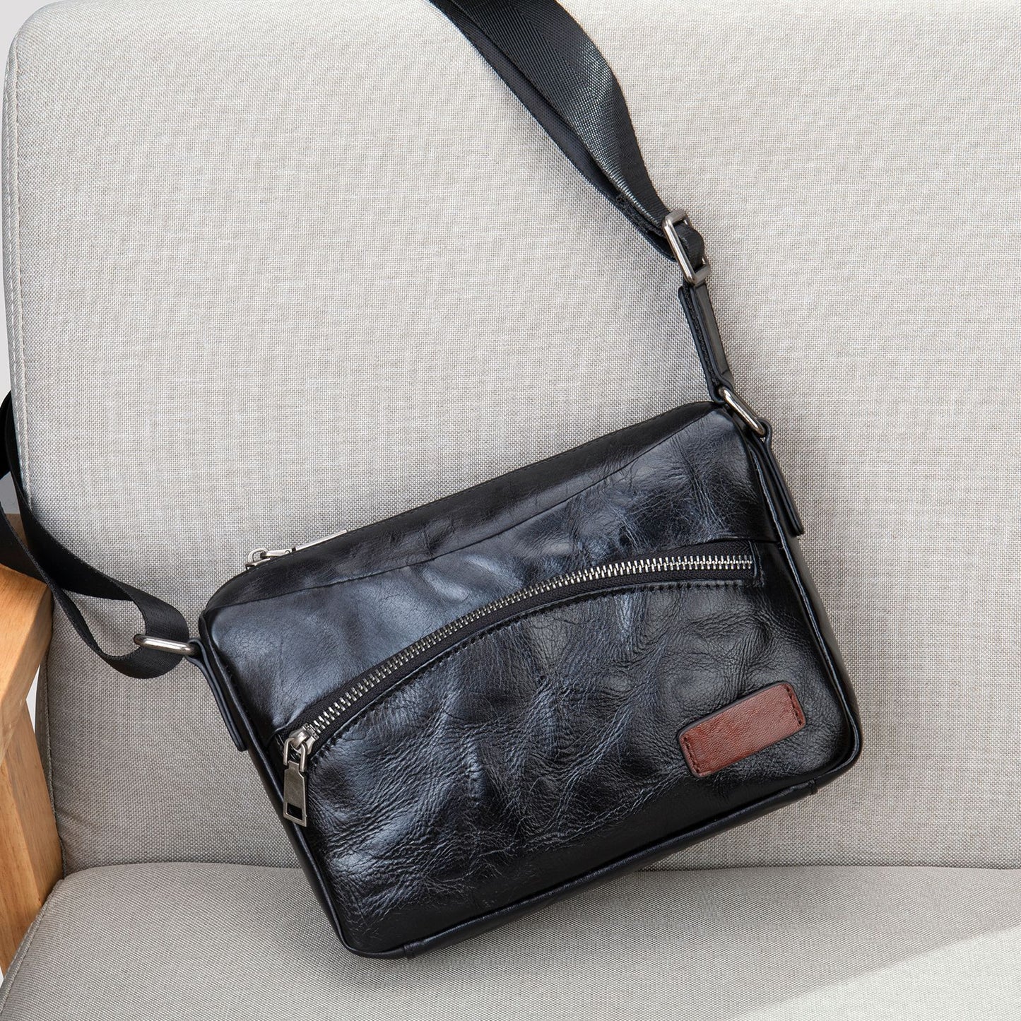 Li Ji | Original genuine leather | Handmade scratch-grained first-layer cowhide satchel No. 6066 